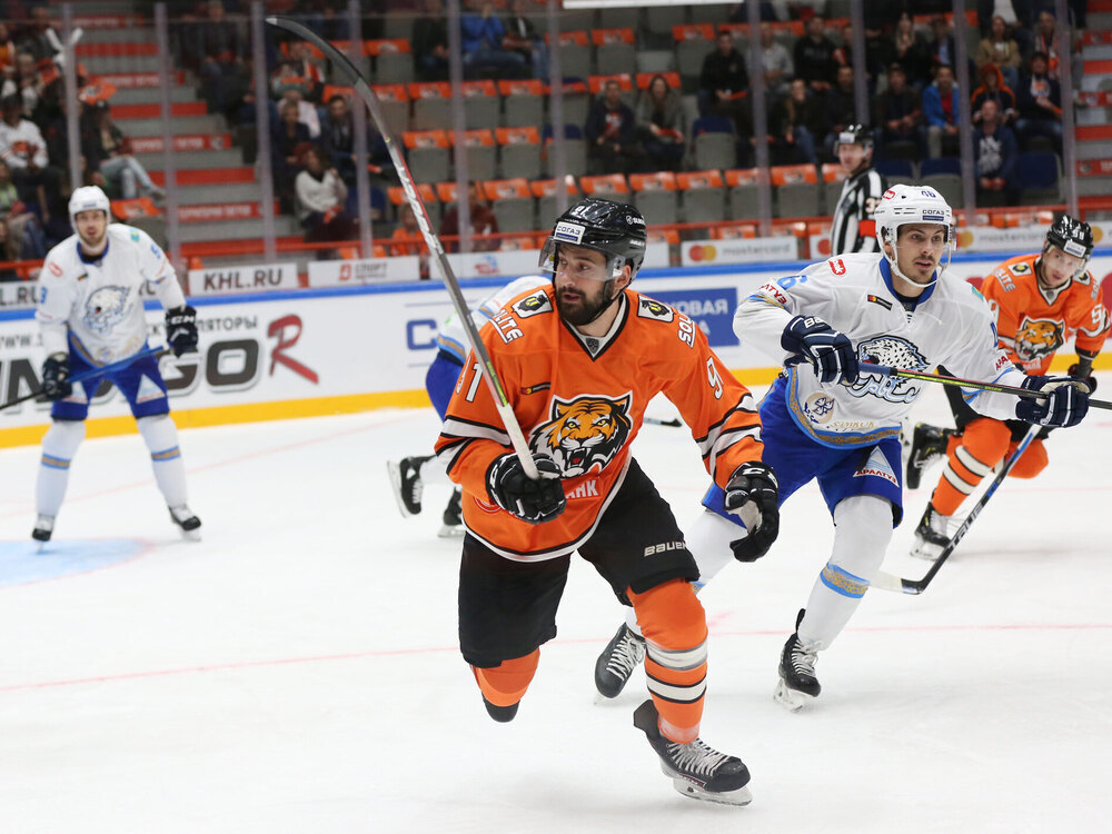 Он уже работал Он уже работал